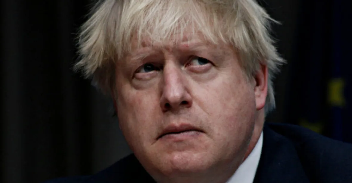 Puč na spadnutí. Boris Johnson nemusí přežít další týden