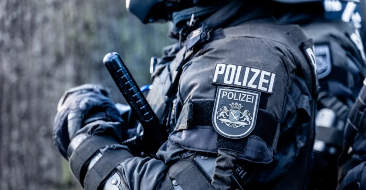 Útok na univerzitě v Heidelbergu, po střelbě „dlouhou zbraní“ je zraněno několik lidí