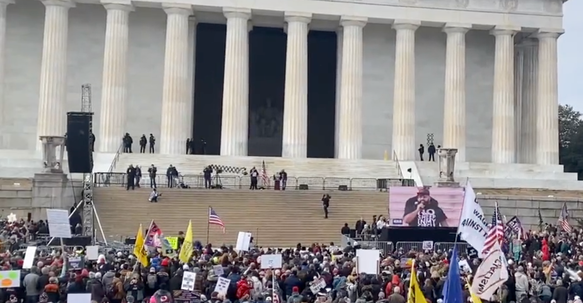 VIDEO: Na 30 tisíc lidí ve Washingtonu protestovalo proti „drakonickým“ opatřením