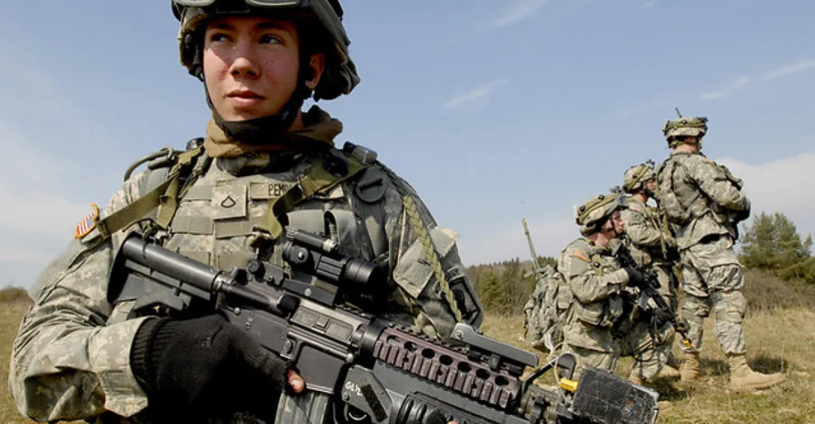 Spojené státy uvedly do pohotovosti 8500 vojáků kvůli napětí s Ruskem