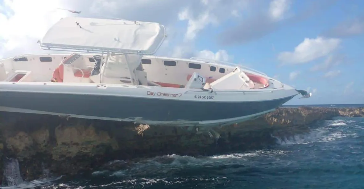 Česká posádka jachty narazila v Karibiku do útesu. Na místě jeden muž zemřel
