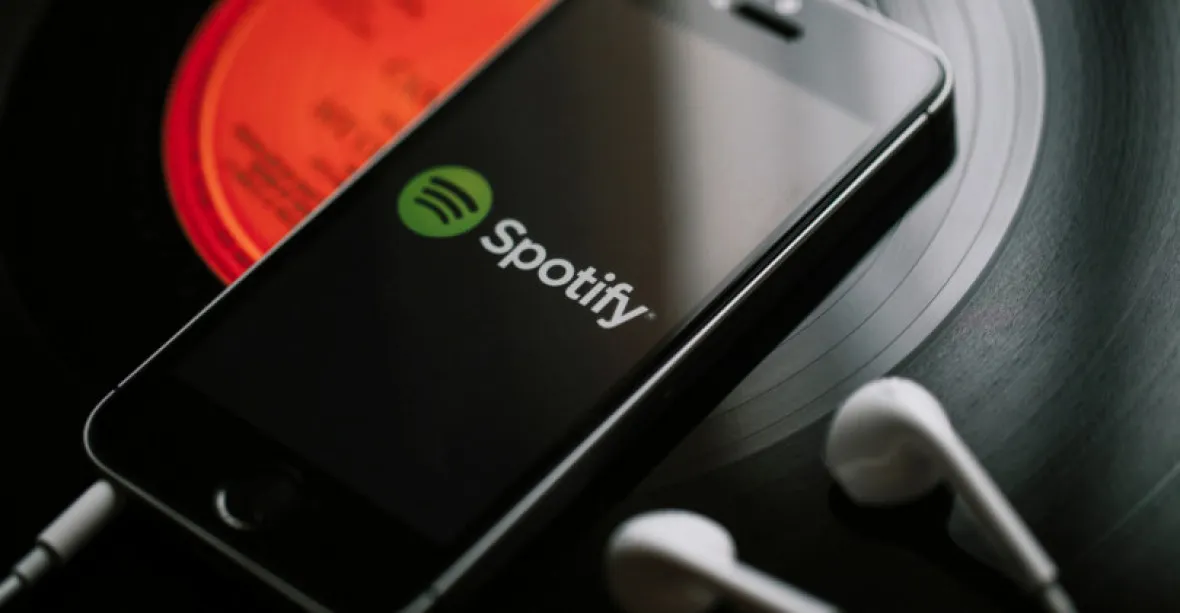 Podnikneme kroky proti dezinformacím o covidu, oznámila služba Spotify