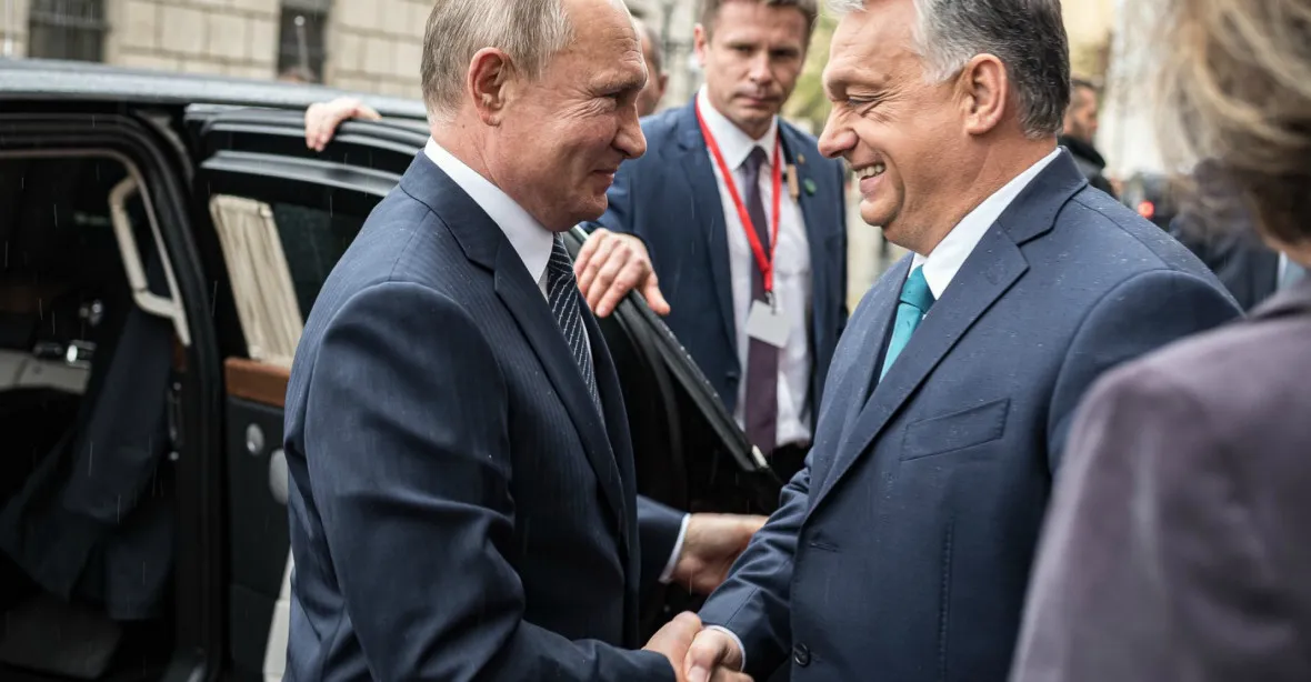 Ruský plyn mají Maďaři pětkrát levněji, prohlásil Putin. Orbán mu v Moskvě poděkoval