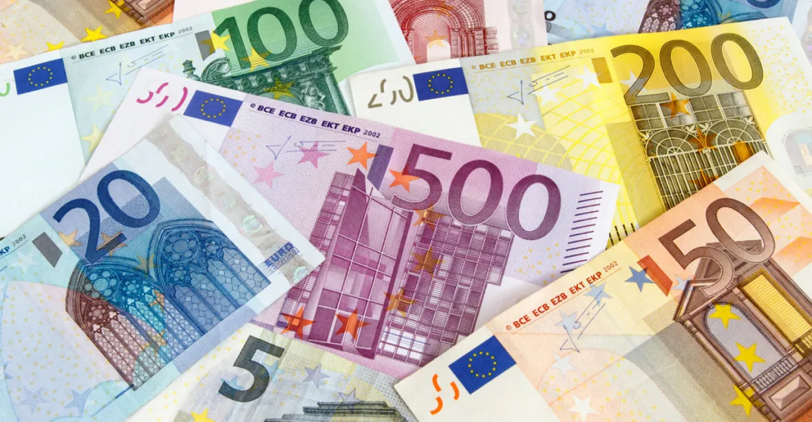 Slavní Evropané patří na eurobankovky, říká šéfka ECB a vzpomíná na pětifrank