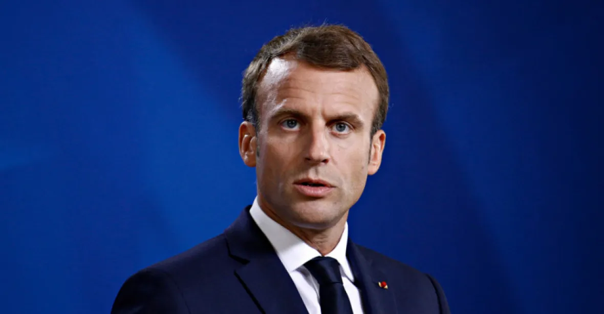 Macron mluvil 105 minut s Putinem. Smír má nastat pod dohledem Německa a Francie