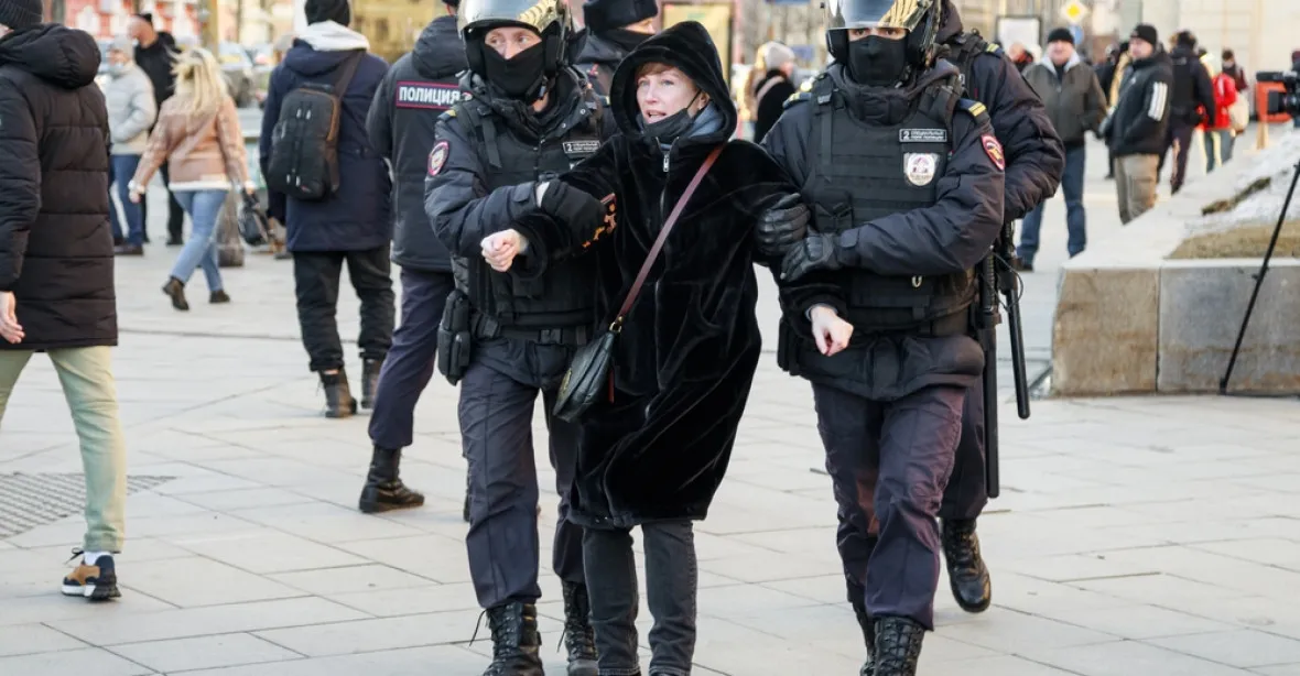 Protesty ve stovce ruských měst: 3126 zatčených v Moskvě, 2084 v Petrohradě