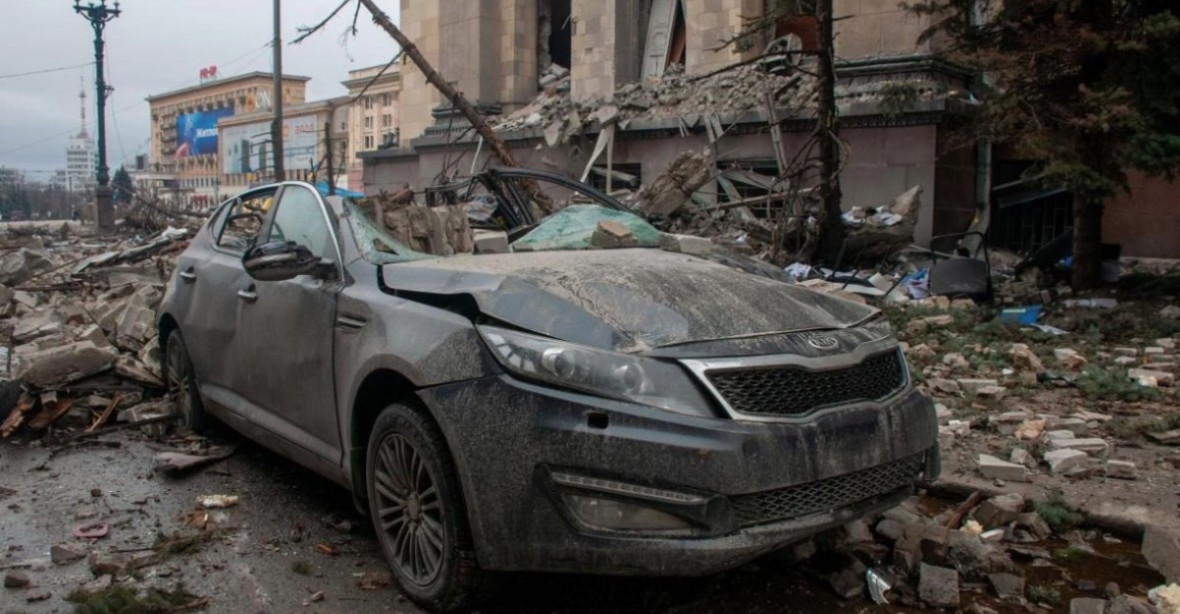 GALERIE: Otřesné záběry zničené Ukrajiny, v troskách jsou obytné čtvrti i největší letadlo