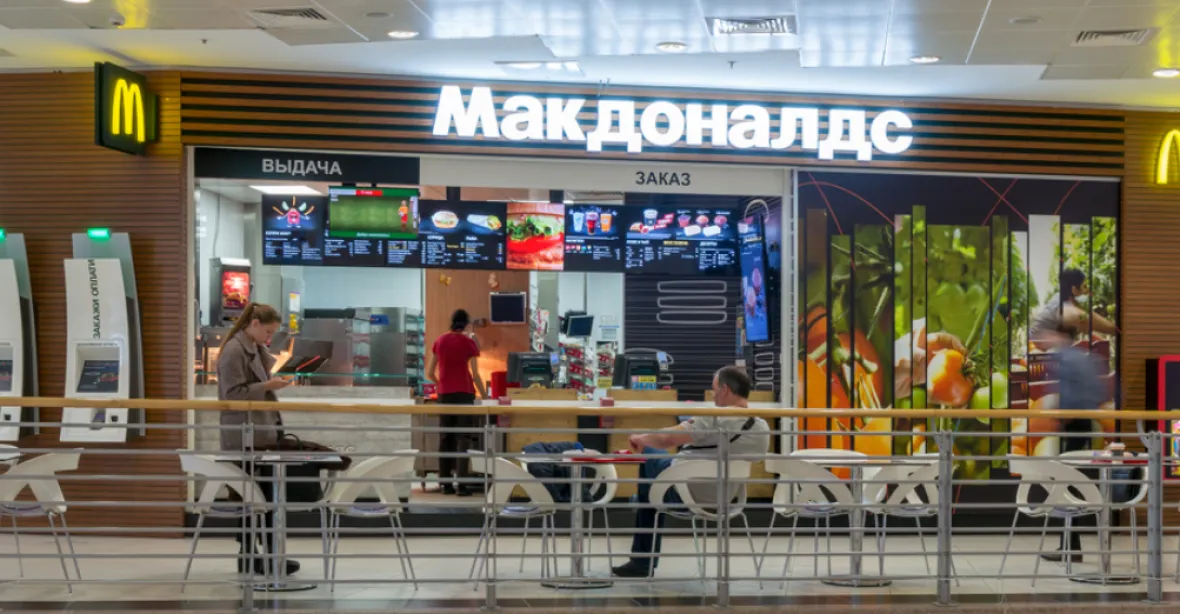McDonald’s v Rusku zavírá svých 850 restaurací. Zaměstnancům bude dál platit mzdy