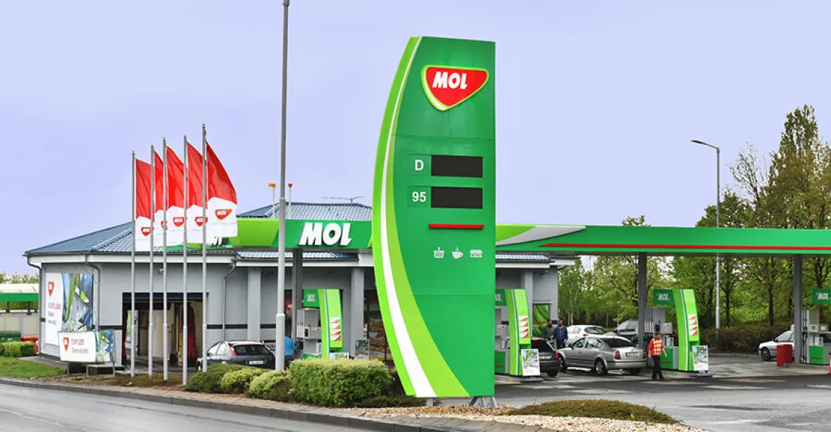 Stanice MOL prodávaly benzín za 95,80 a naftu za 104,60. Prý omylem