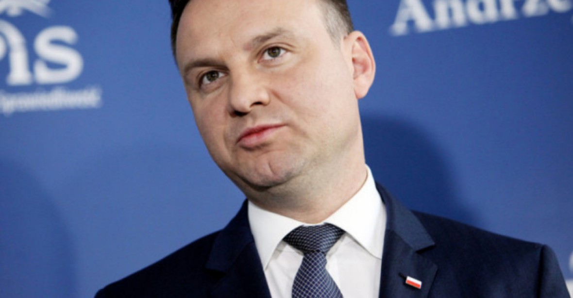 Polsko přitvrzuje: V případě užití chemických zbraní musí NATO zvážit odpověď, řekl Duda