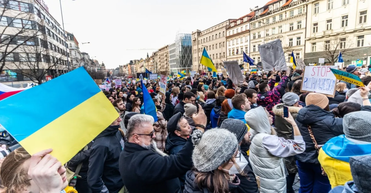 Proč Češi nepomáhali i dřív, ptají se Němci v souvislosti s uprchlíky z Ukrajiny