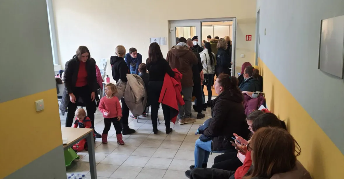 Vnitrostátní kvóty: z Prahy na venkov má uprchlíky přesměrovat příspěvek na bydlení