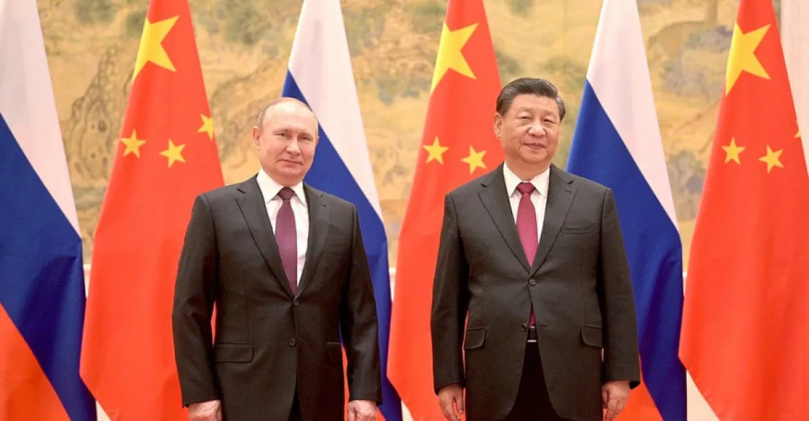 Čínská hra kolem Ruska. Lavrov do Číny nedoletěl, Biden bude telefonovat