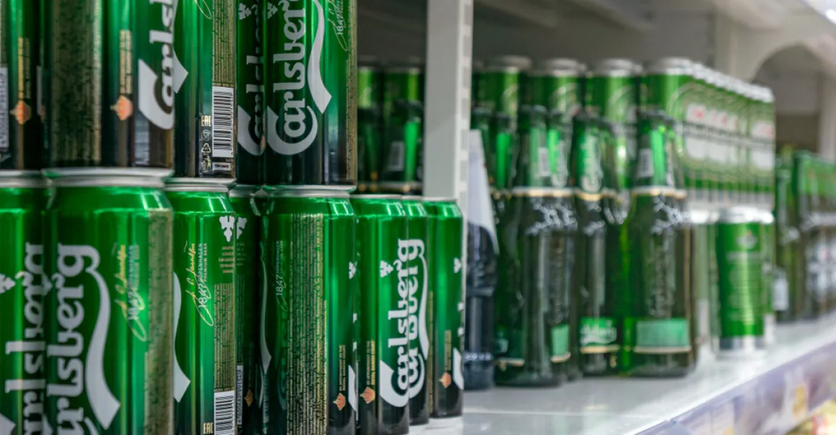 Ještě zbývá vodka. Pivovary Carlsberg a Heineken opouštějí Rusko