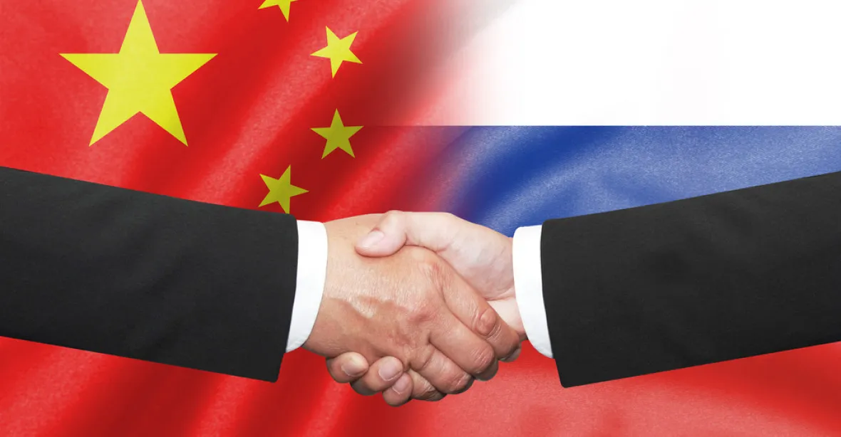 Čína odsoudila sankce. Lavrov veze z východu příslib silnější spolupráce s Ruskem