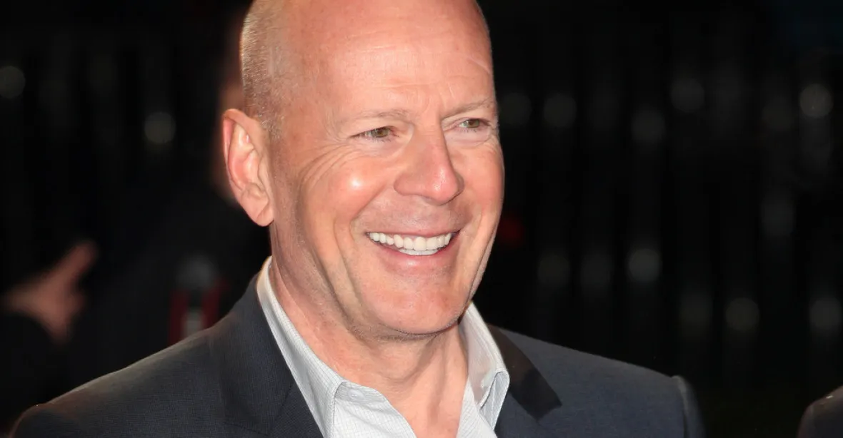 Bruce Willis ukončil kariéru, trápí ho nemoc, při které špatně mluví i rozumí
