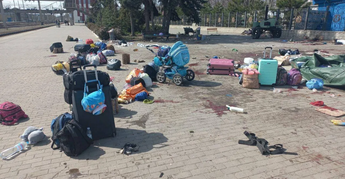 Hrůzné snímky a videa z Kramatorsku. Ruské rakety na nádraží zabily desítky lidí