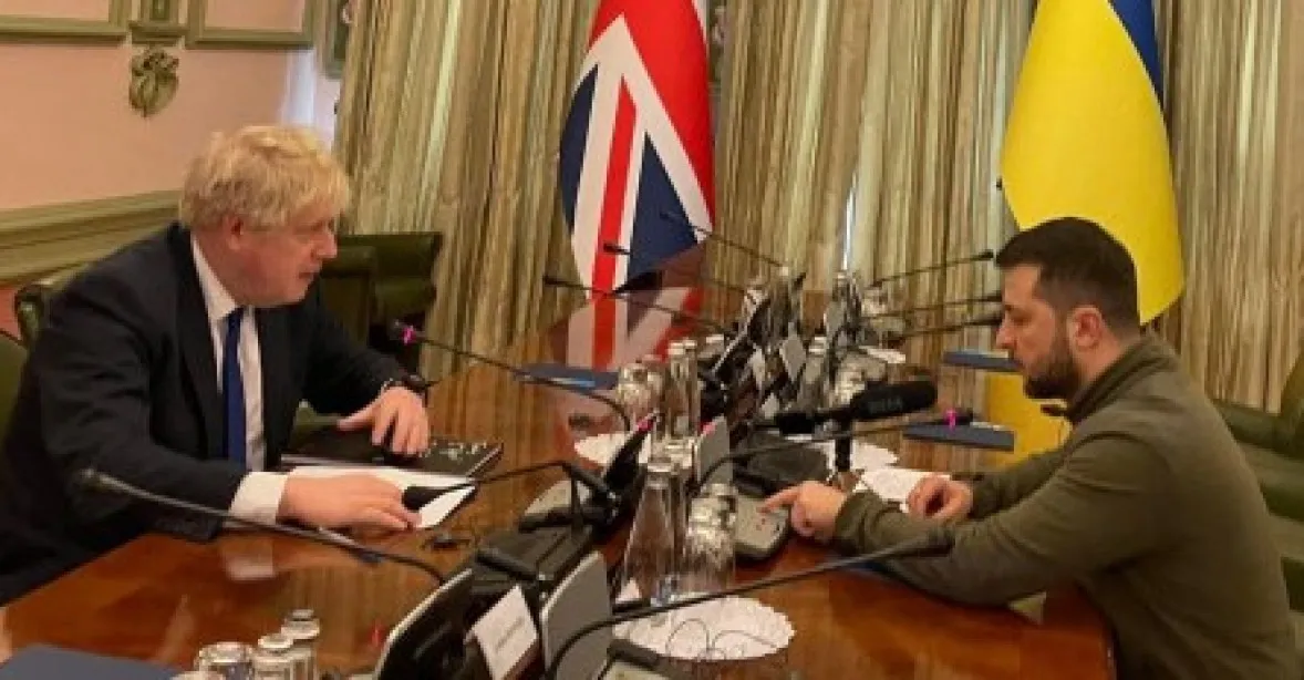 „Překvapení.“ Do Kyjeva za Zelenským přijel britský premiér Johnson