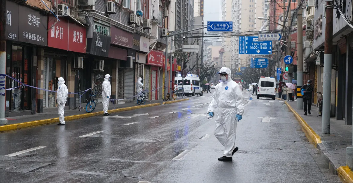 Nářek z mrakodrapů, lapená zvířata. Covidová uzávěra v Šanghaji připomíná tragédii