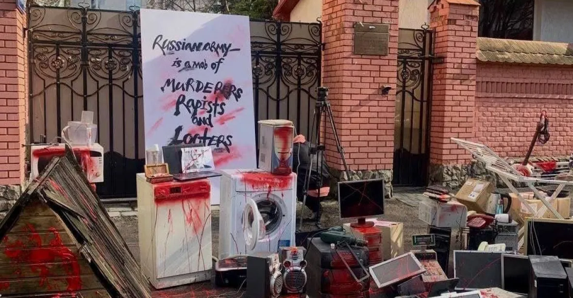 Miny mohli Rusové nastražit i do pračky, varuje ukrajinský ministr