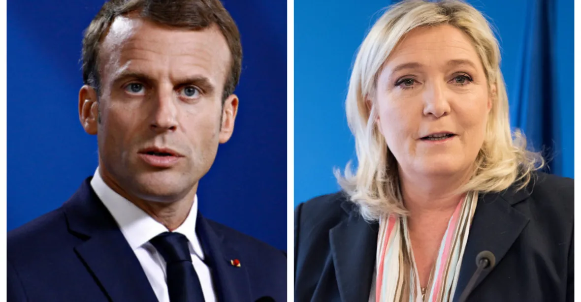 První průzkum u volebních místností: těsný souboj Macrona a Le Penové
