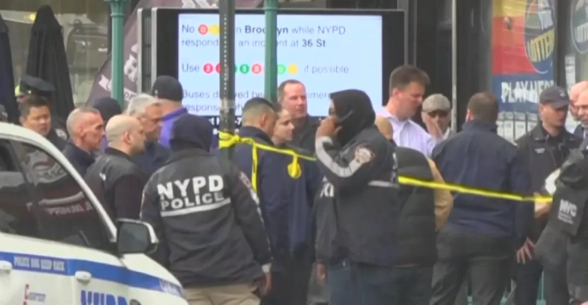 V New Yorku se střílelo ve stanici metra, 13 lidí utrpělo zranění