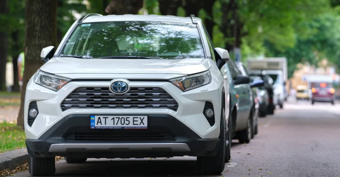 Praha zpravidla nepokutuje ukrajinská auta za parkování, nemá je jak ověřit