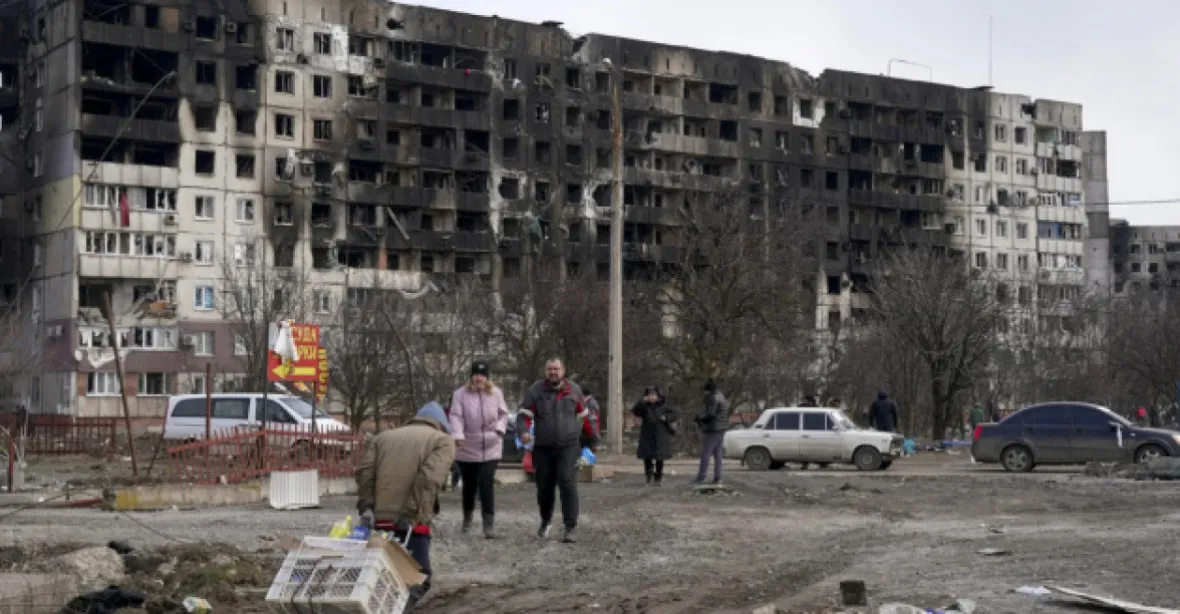 Děsivá čísla z Mariupolu. Starosta odhaduje, že při obléhání zemřelo přes 20 000 civilistů