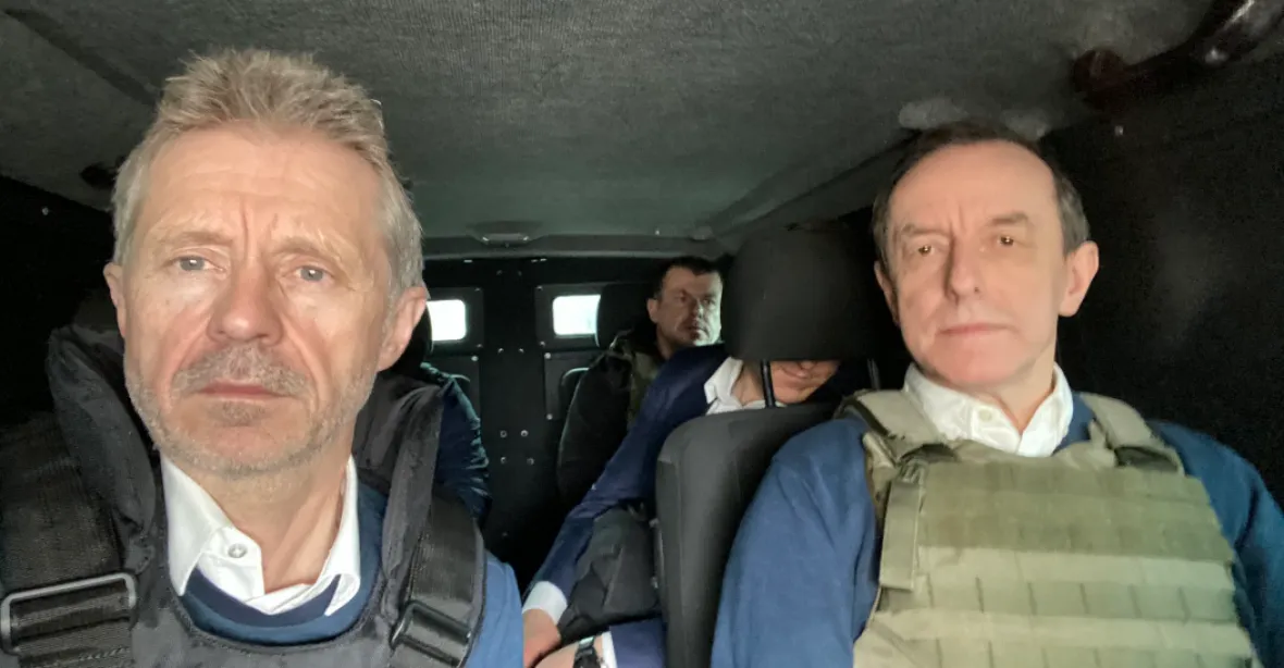 Vystrčil, Růžička a Fischer jsou v Kyjevě. Přijeli podpořit bojující Ukrajinu