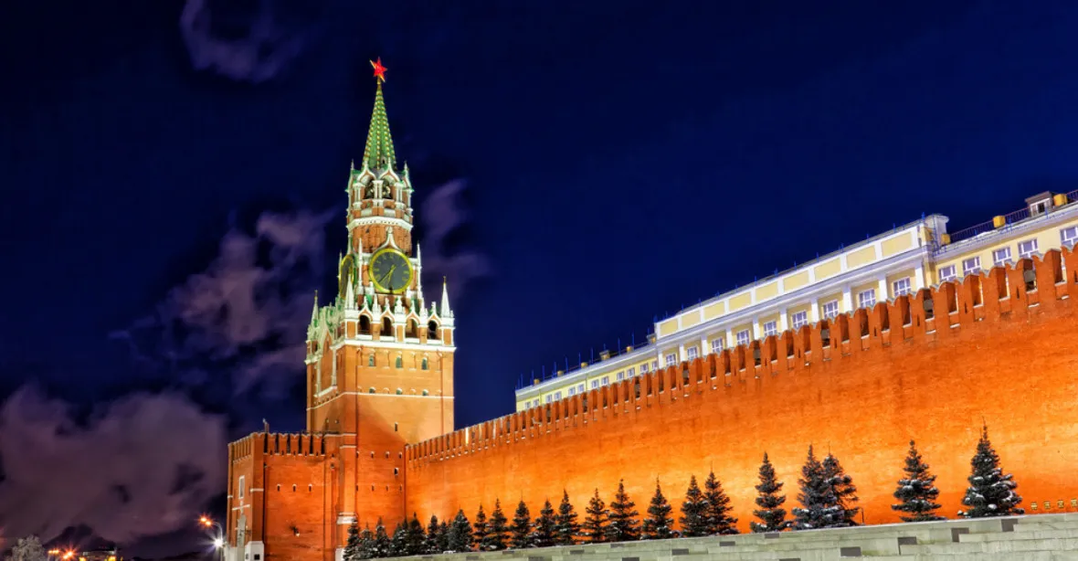 Kreml sepsal návrhy pro mírová jednání. S Kyjevem se hádá, kdo jim brání