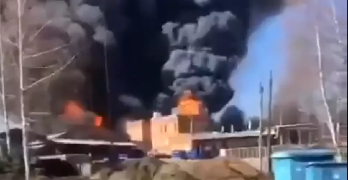 VIDEO: Dva záhadné požáry zachvátily ruské budovy, klíčovou chemičku a výzkumný institut