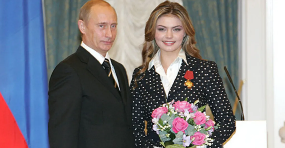 Na sankčním seznamu chybí Putinova milenka, gymnastka Kabajevová. USA ji vyškrtly na poslední chvíli