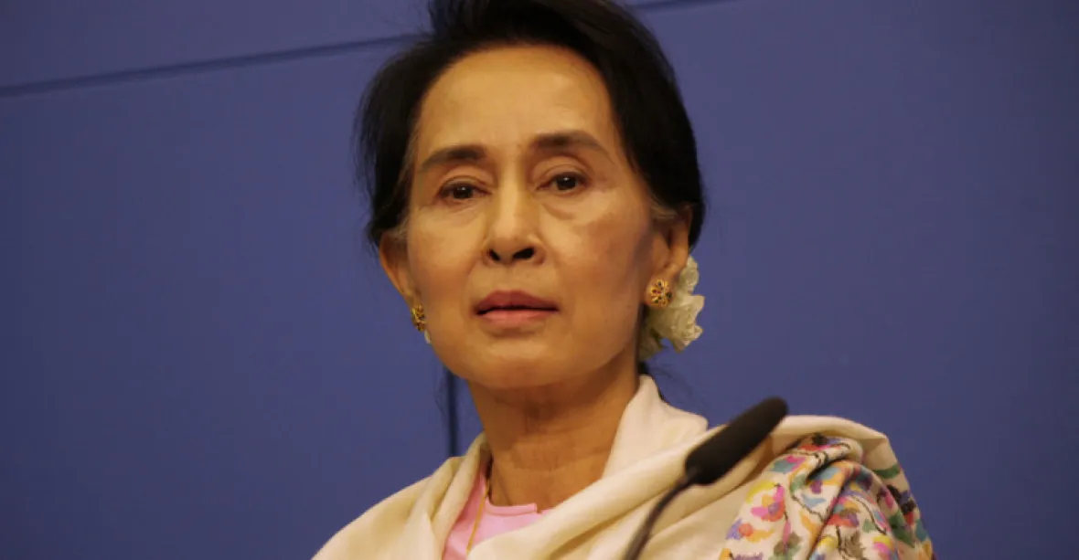 Sesazená vůdkyně Su Ťij dostala pět let ve vykonstruovaném procesu