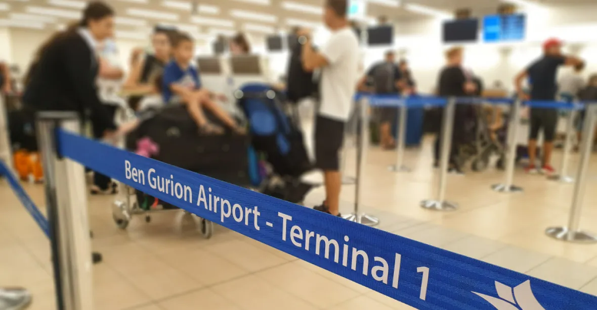 Americká rodina vyvolala paniku na letišti v Izraeli. Chtěla si odvézt bombu