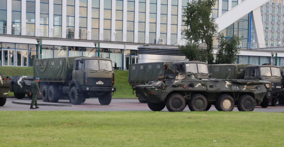 Bělorusko nečekaně zahájilo vojenské cvičení. Sousedním státům nebezpečí nehrozí, tvrdí