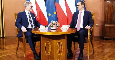 Les Tchèques ont de nouveaux alliés clés dans la crise : Varsovie et Paris