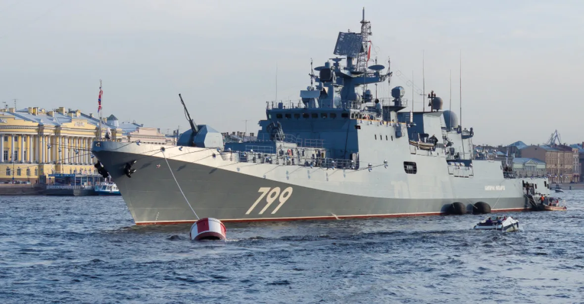 „Potrestal ji bůh moře.“ V Černém moři hoří další ruská loď