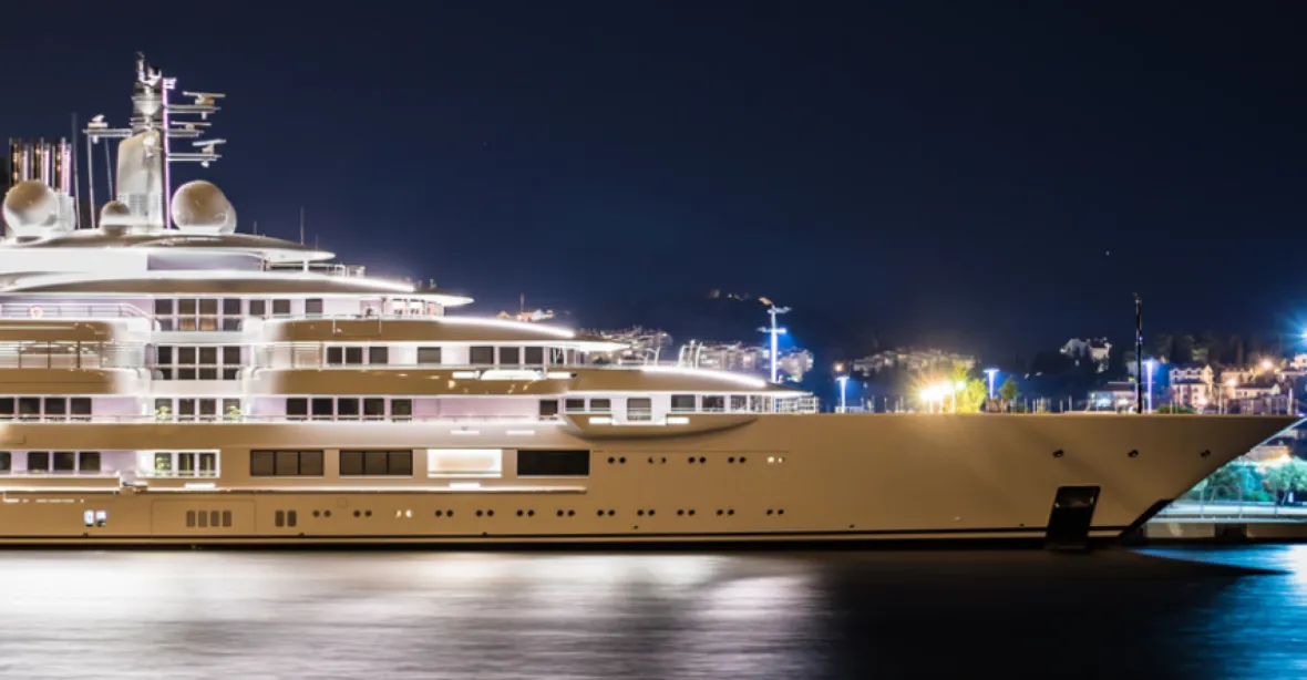 Itálie zabavila luxusní jachtu Šeherezáda. Spekuluje se, zda je Putinova