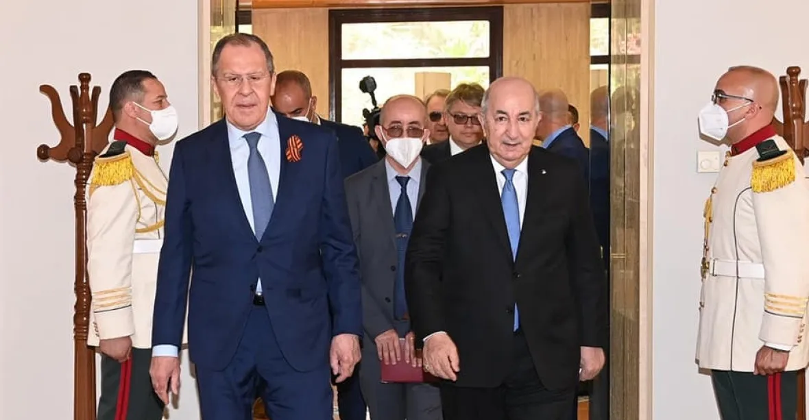 Lavrov nečekaně navštívil Alžírsko. Chce „vyvážený postoj“ při dodávkách plynu Evropě