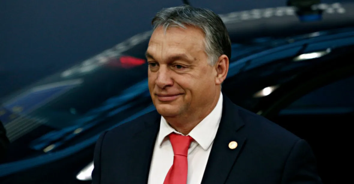 Orbán složil slib, kritizoval EU a varoval před recesí a dlouhou válkou