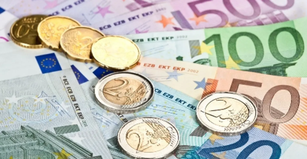 Přijetí eura může rozklížit koalici. TOP 09 vytahuje téma, které bylo před volbami tabu