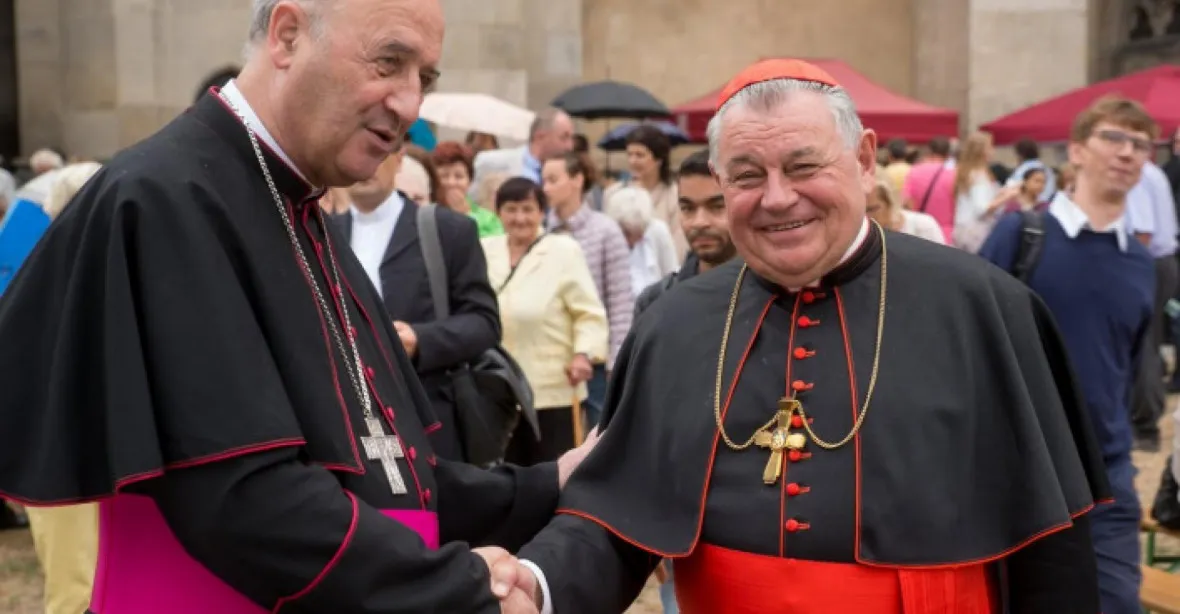 Arcibiskup z Moravy si musí zvyknout, že Čechy jsou jiné, rozhovor s historikem Šebkem