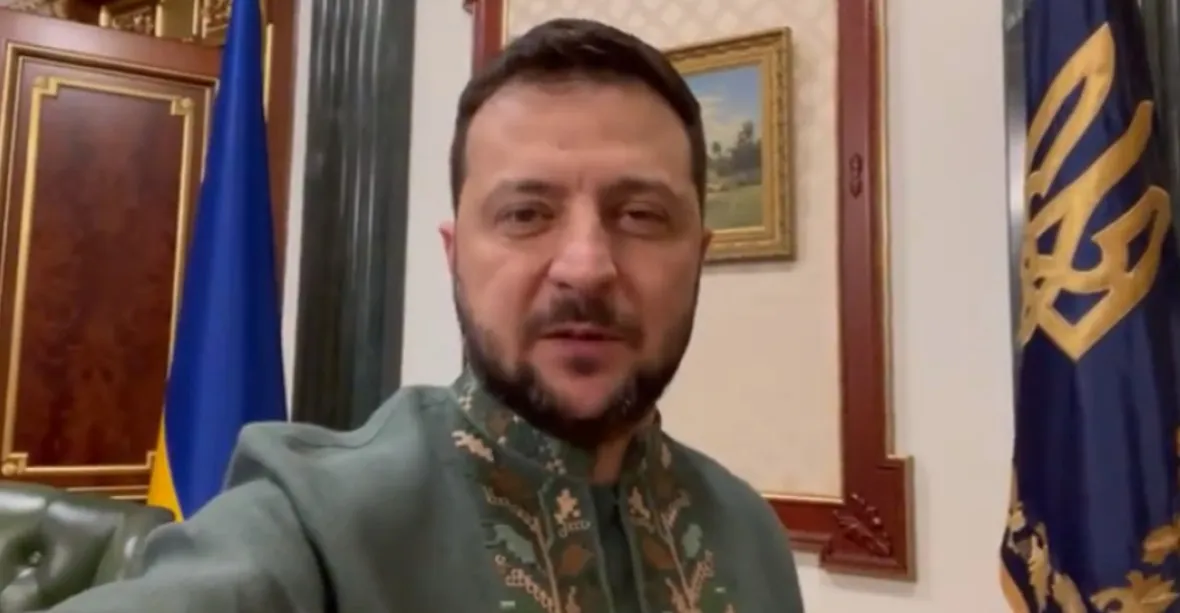 VIDEO: Válka šla stranou, Zelenskyj přeje Ukrajincům ke dni vyšívaných košil
