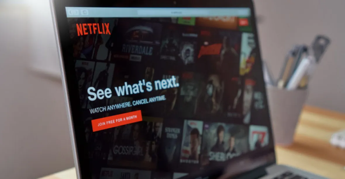 Netflix přiznal problémy. Propouští a zavede nové předplatné s reklamou