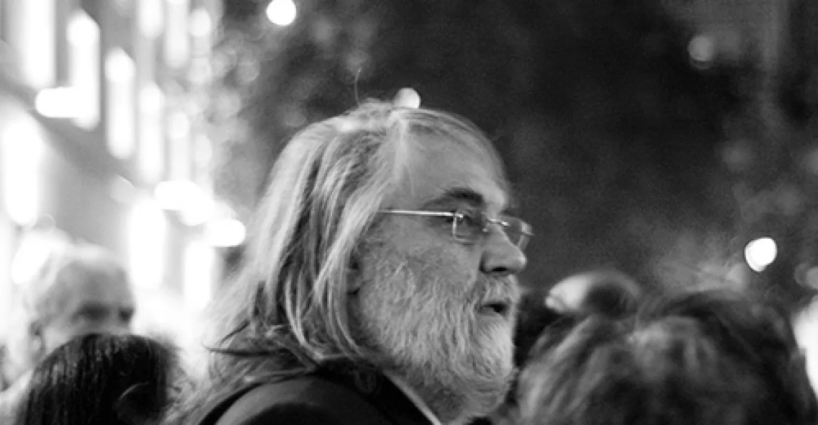 Vangelis, řecký lučištník v Paříži