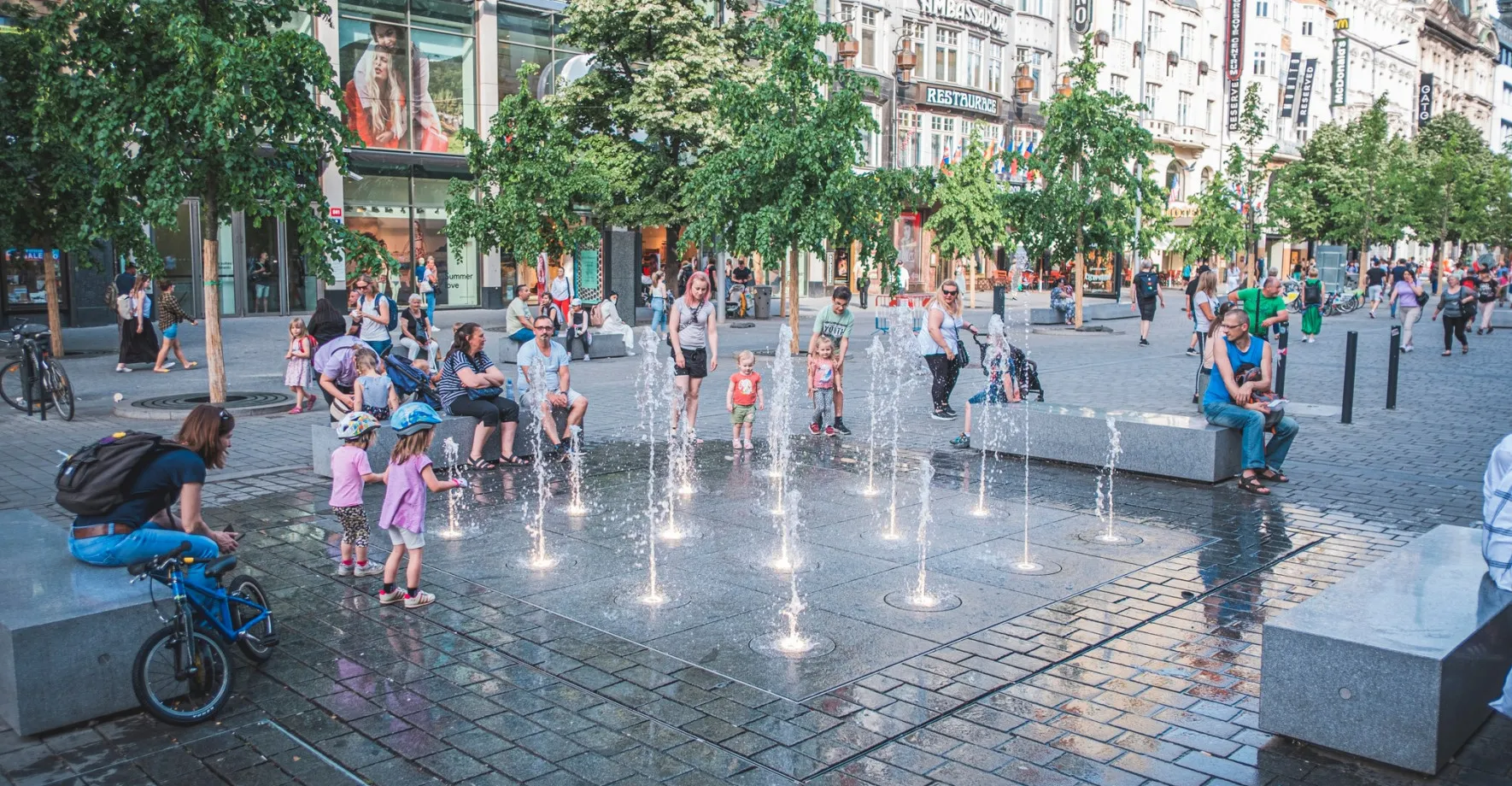 OBRAZEM: Václavské náměstí oživila nová fontána