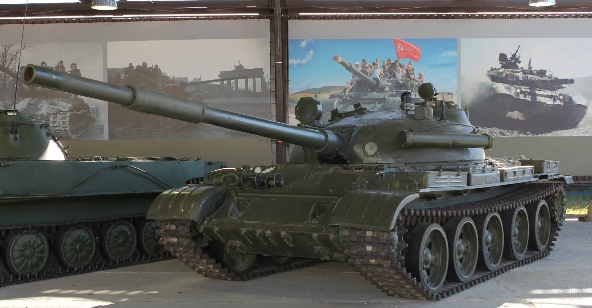 Rusko vytahuje šrot. Na frontu poslalo tanky z 60. let