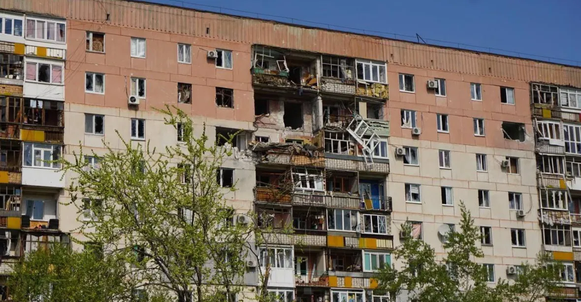 Ukrajinci zvažují ústup ze Severodoněcku. Rusové je vytlačili na okraje města