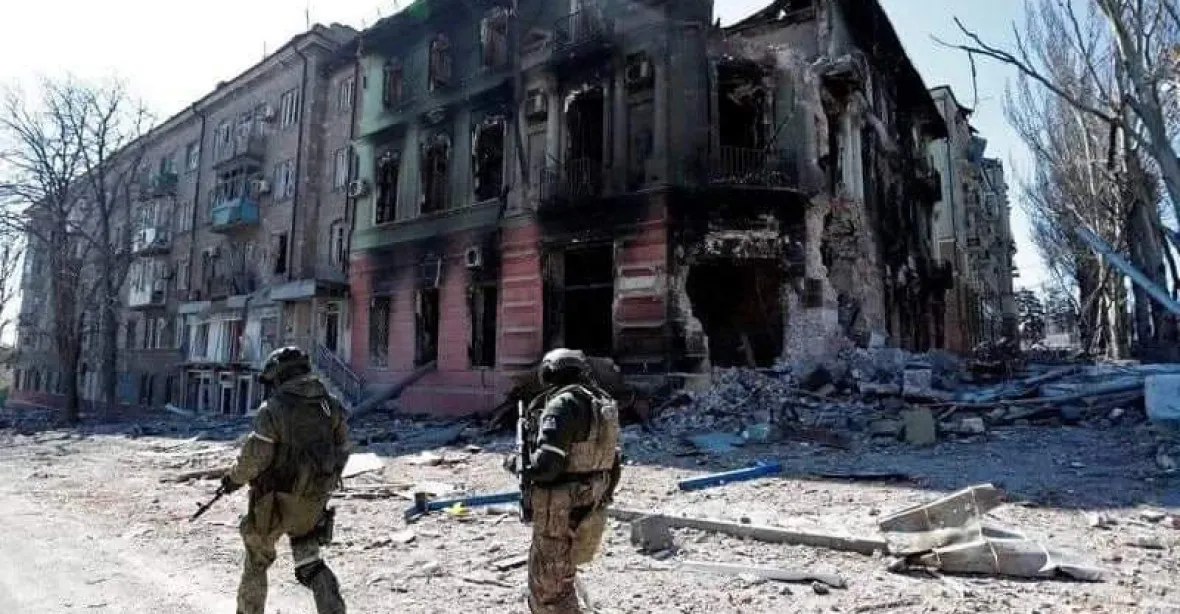 Rusové vytlačili ukrajinské obranné jednotky z centra Severodoněcka, přiznal Kyjev
