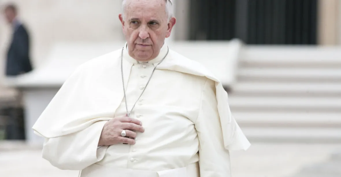 Válka není černobílá, uvedl papež František. „Vidíme hrůzy, ale ne to, co je za válkou.“